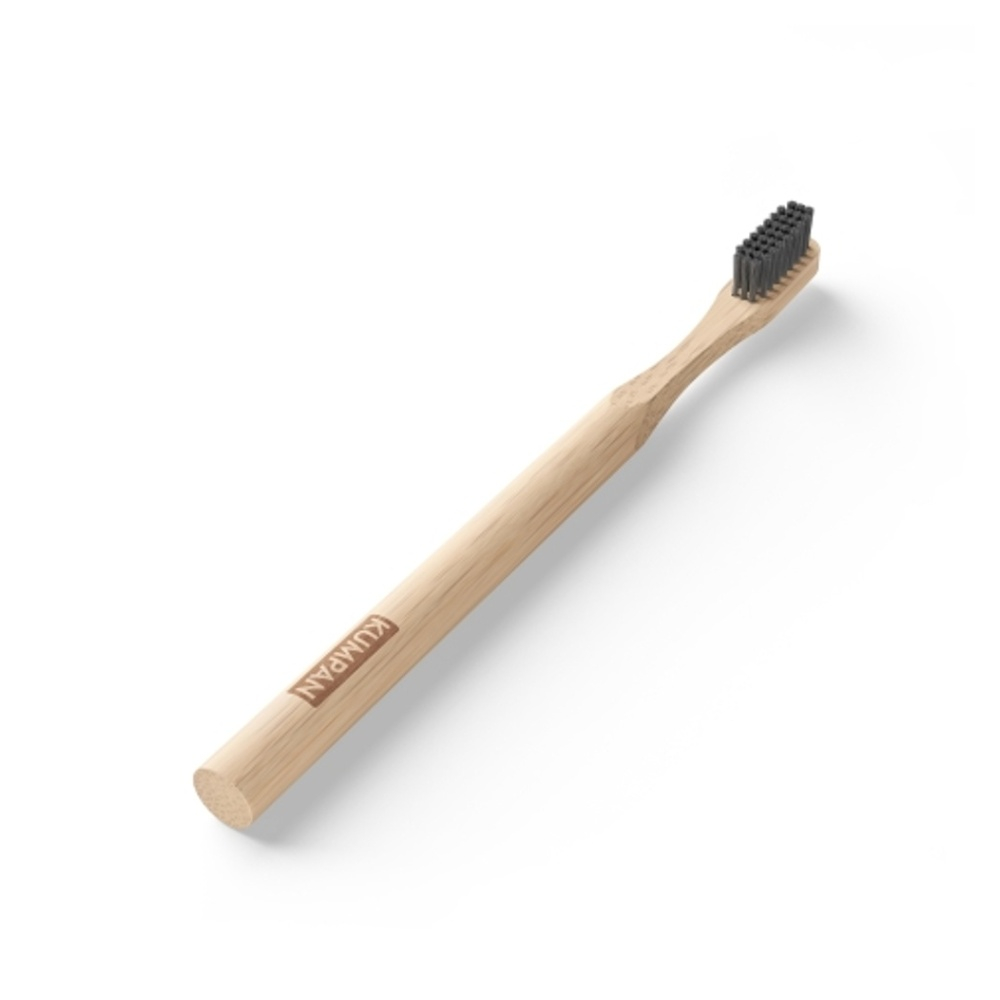 E-shop KUMPAN Bambusový zubní kartáček s aktivním uhlím retail box