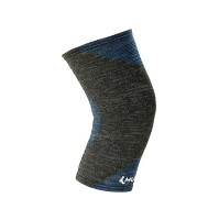 MUELLER 4-Way Stretch Premium Knit Knee Support bandáž na koleno velikost M/L