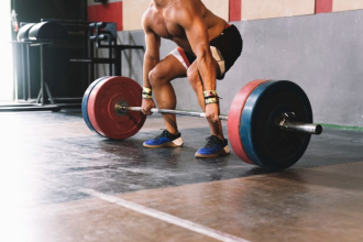 Powerlifting a silový trénink: co to je, jak cvičit a jaké doplňky stravy využít